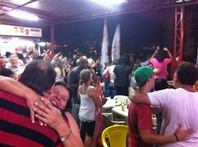 Comitê maringaense do PT comemora a vitória de Dilma